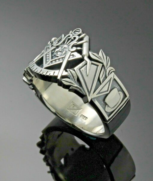 https://prolinedesigns.com/full-product-line/masonic-rings/past-master/past-master-masonic-ring-in-sterling-silver-style-001/
