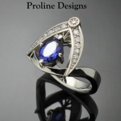 Blue Sapphire and Diamond Ring Vintage style in 14k Gold