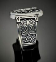 Stylish Blue Lodge Ring in Sterling Silver, side view