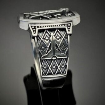 Stylish Blue Lodge Ring in Sterling Silver, side view